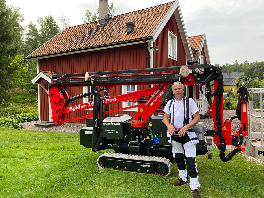 Den nya liften från Scantruck AB levererades till Mikael Johansson som driver Micke Målare april 2021. Sedan dessa har hans byggnadsställningar blivit stående i ett hörn på firman och nu har han tagit beslutet att sälja dem.
