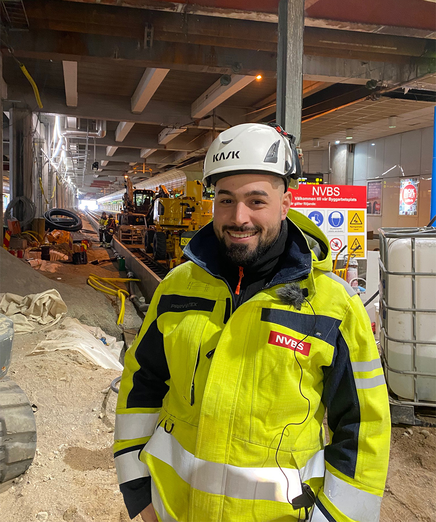 Markos Koukaras har arbetat 12 år på järnvägen och är arbetsledare samt maskinansvarig på projektet som NVBS AB sköter på Centralstationen.