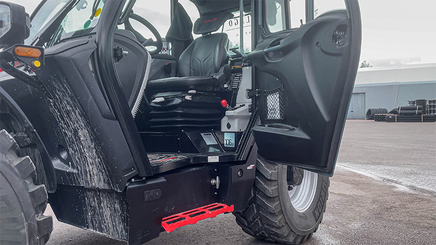 Maskinförarna på Tolago Infra AB åker första klass i deras Manitou MLT741-140 Elite New Ag Limited Edition.Den är bland annat utrustad med lädersäte, sportratt i läder, läderarmstöd samt AC och bomfjädring.